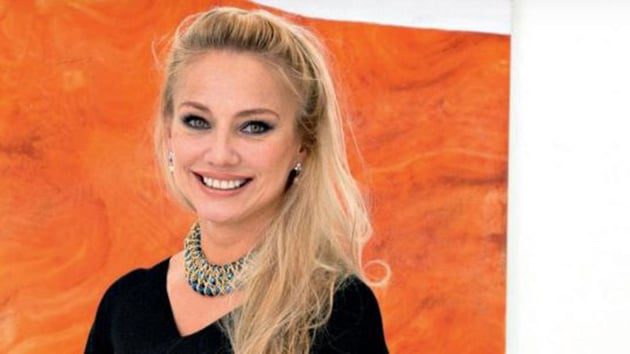 pauliina-laitinen-littorin-oranssilla taustalla