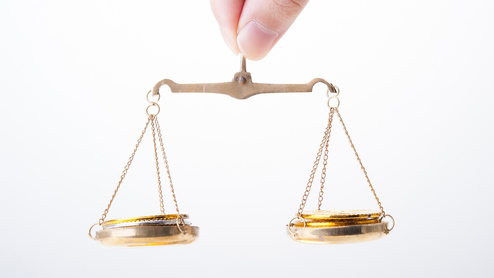 käsi pitää punnusta